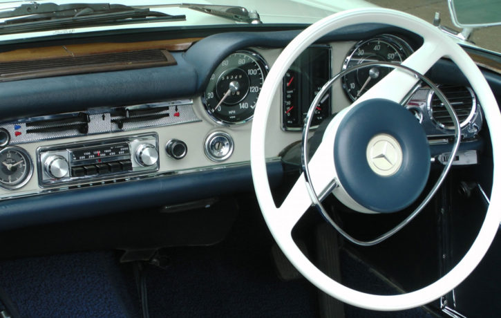 vintage-mercedes-benz-dashboard